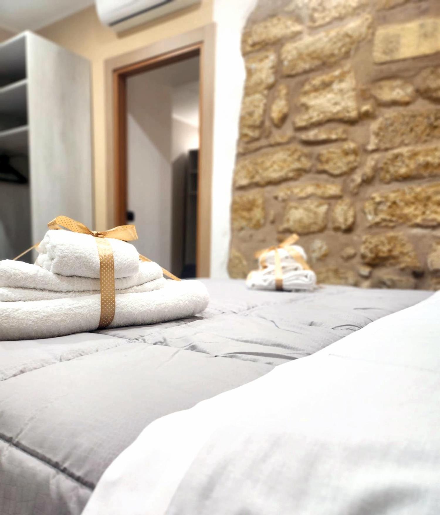 Kalgheros Luxury Rooms Agrigento Exteriör bild
